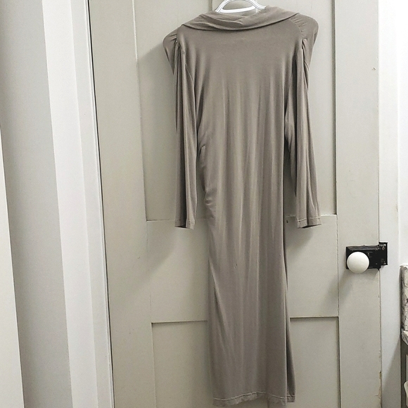 Women's faux wrap dress - fitted grey surplice midi dress - Picture 2 of 8